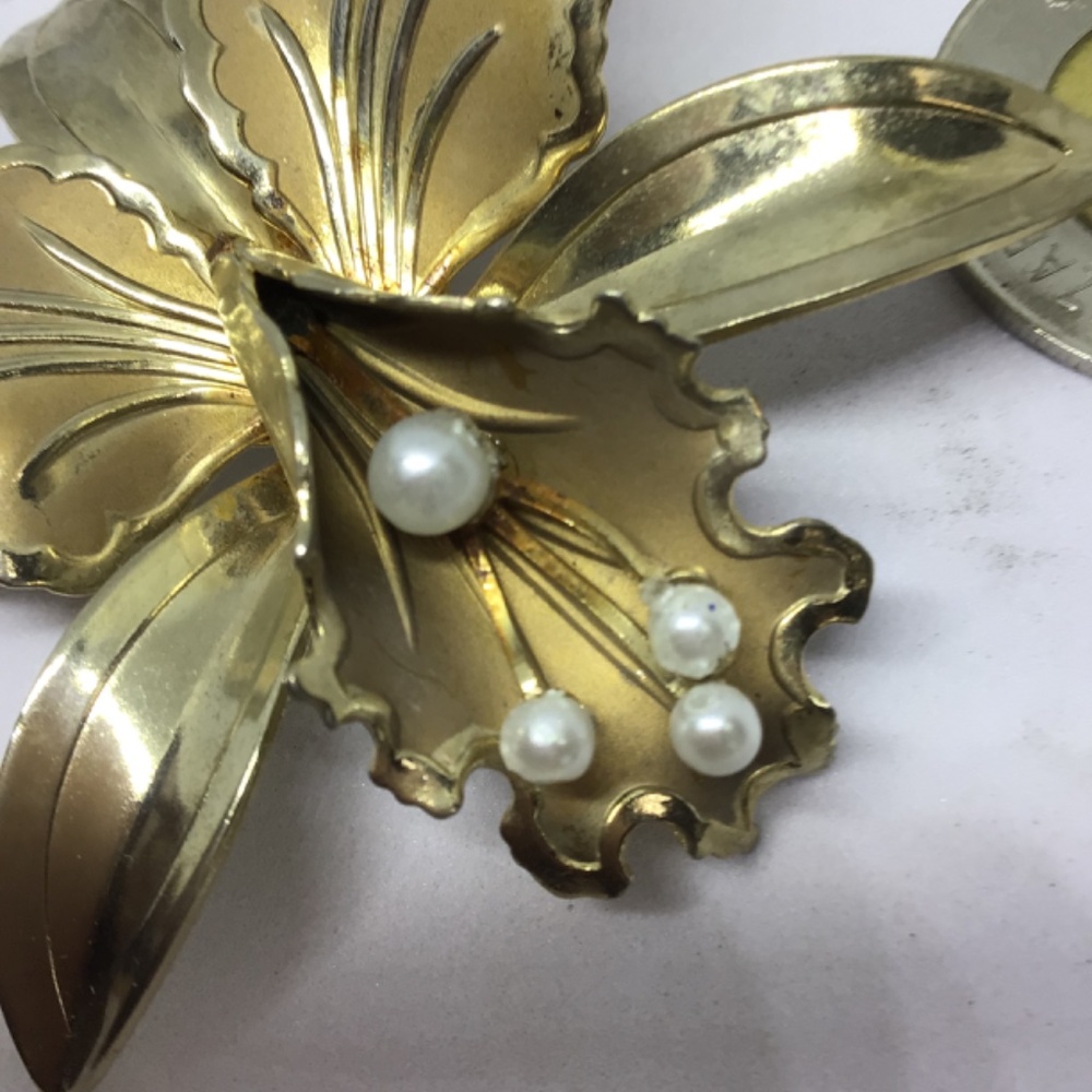 Orchid Brooch - Picture 2 of 3